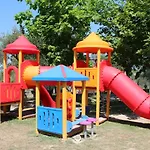 Camping Cisano - San Vito 4*