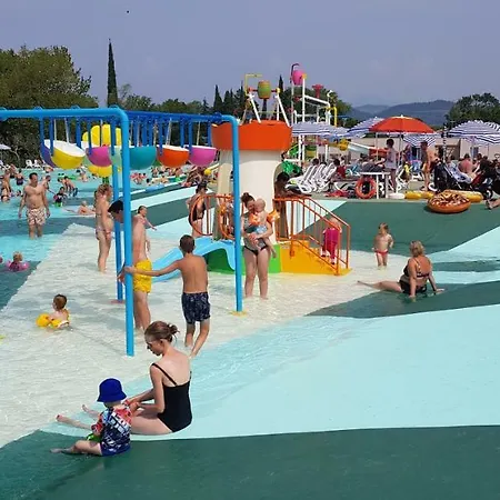 西萨诺露营酒店 - 圣维托 营地 4*