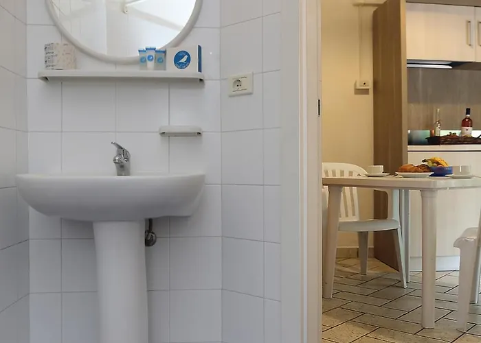 مكان تخييم Cisano - San Vito 4*