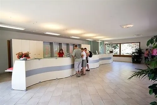 مكان تخييم Cisano - San Vito باردولينو