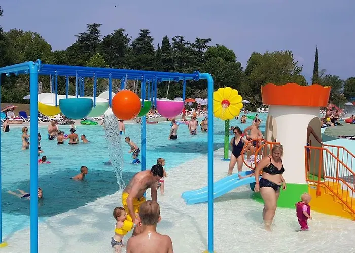 مكان تخييم Cisano - San Vito باردولينو