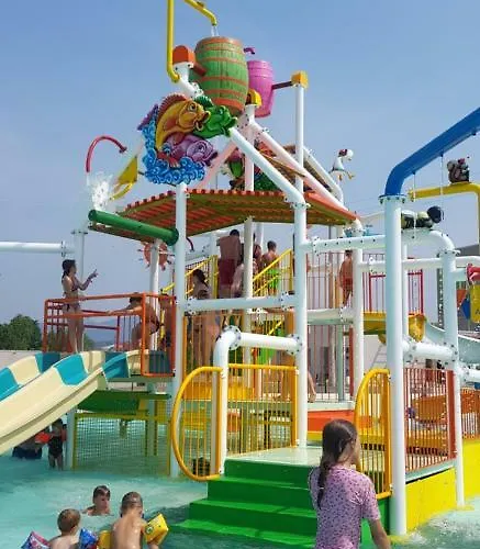 캠프장 Cisano - San Vito 4*